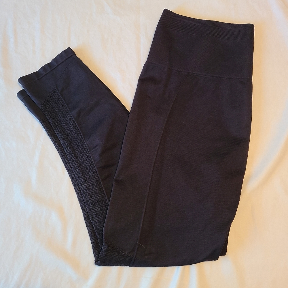 Fabletics Black Workout Capris